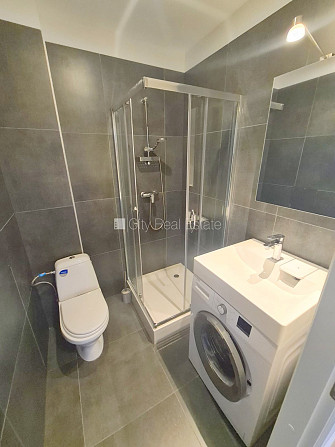 Fasādes māja, renovēta māja, slēgts pagalms, ieeja no ielas un pagalma, kāpņu telpa pēc Rīga - foto 12