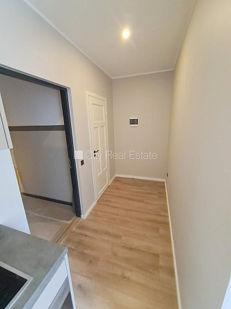 Fasādes māja, renovēta māja, slēgts pagalms, ieeja no pagalma, kāpņu telpa pēc kapitālā Rīga - foto 15