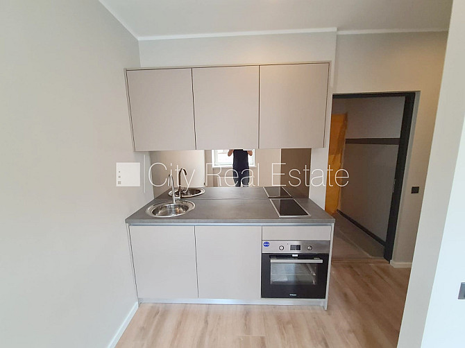 Fasādes māja, renovēta māja, slēgts pagalms, ieeja no pagalma, kāpņu telpa pēc kapitālā Rīga - foto 9