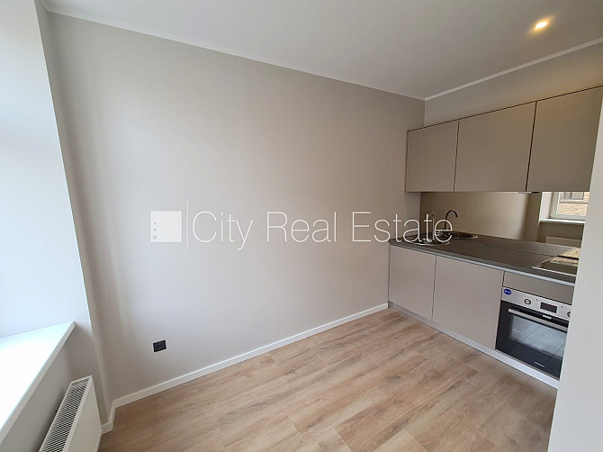 Fasādes māja, renovēta māja, slēgts pagalms, ieeja no pagalma, kāpņu telpa pēc kapitālā Rīga - foto 5