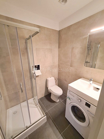 Fasādes māja, renovēta māja, slēgts pagalms, ieeja no pagalma, kāpņu telpa pēc kapitālā Rīga - foto 14