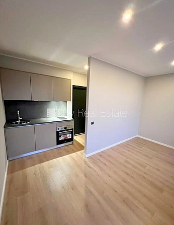 Fasādes māja, renovēta māja, slēgts pagalms, ieeja no pagalma, kāpņu telpa pēc kapitālā Rīga - foto 12