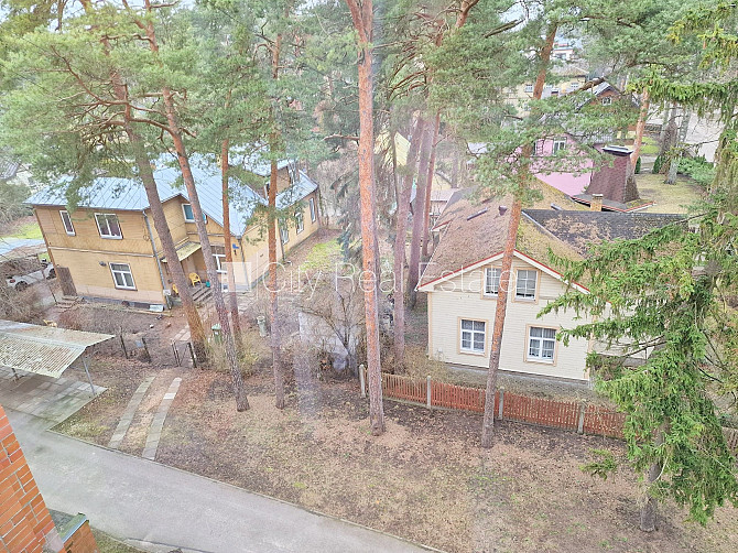 Zeme īpašumā, ieeja no ielas, kāpņu telpa bez remonta, lodžija, logi vērsti mājas abās Jūrmala - foto 5