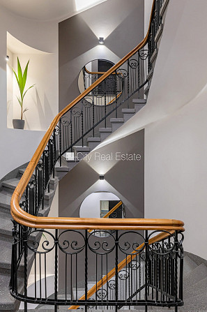 Fasādes māja, renovēta māja, slēgts pagalms, ieeja no ielas un pagalma, ir lifts, kāpņu Rīga - foto 12