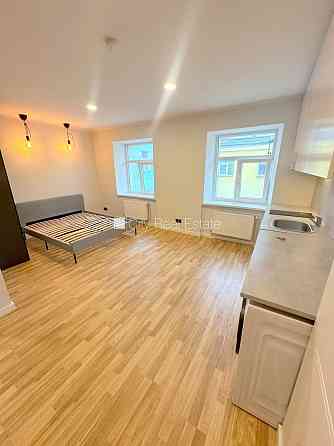 Здание во дворе, реновированный дом, закрытый двор, вход с улицы и со двора, Rīga