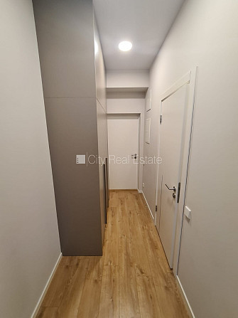 Pagalma ēka, renovēta māja, slēgts pagalms, ieeja no pagalma, ir lifts, kāpņu telpa pēc Rīga - foto 16