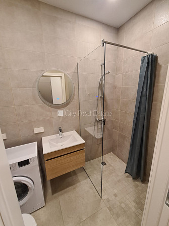 Pagalma ēka, renovēta māja, slēgts pagalms, ieeja no pagalma, ir lifts, kāpņu telpa pēc Rīga - foto 14