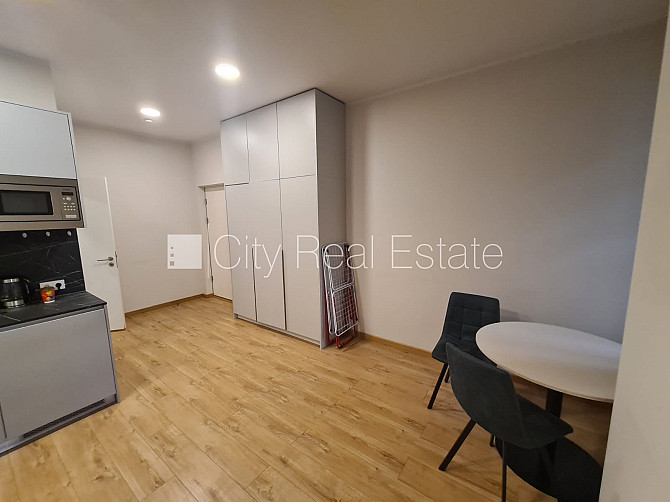 Pagalma ēka, renovēta māja, slēgts pagalms, ieeja no pagalma, ir lifts, kāpņu telpa pēc Rīga - foto 17