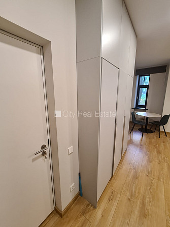 Pagalma ēka, renovēta māja, slēgts pagalms, ieeja no pagalma, ir lifts, kāpņu telpa pēc Rīga - foto 19