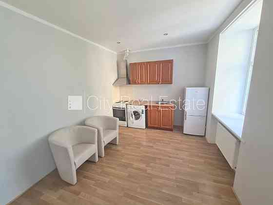 Фасадный дом, реновированный дом, закрытый двор, вход с улицы и со двора, Рига