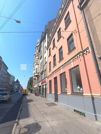 Фасадный дом, реновированный дом, вход с улицы и со двора, лестничная клетка после Рига - изображение 15