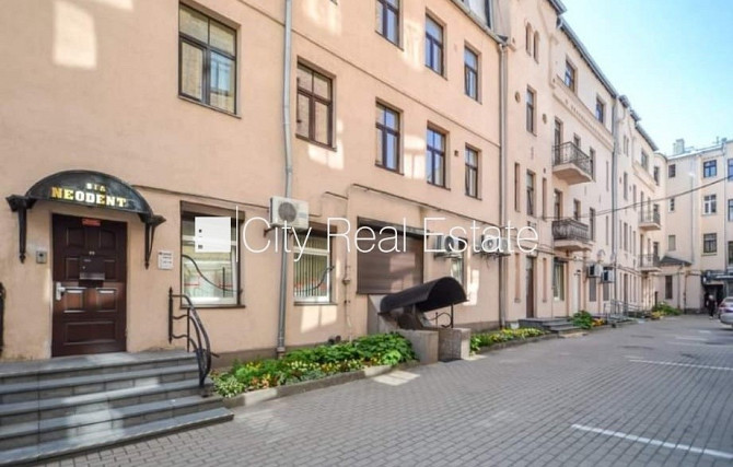 Фасадный дом, реновированный дом, благоустроенная озеленённая территория, вход с Рига - изображение 14