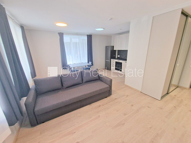 Фасадный дом, реновированный дом, закрытый двор, территория обнесена забором, Рига - изображение 3