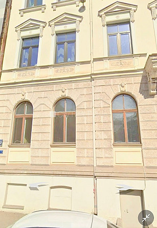 Дом во дворе, подъездная дорога покрыта брущаткoй, закрытый двор, место для Рига - изображение 12