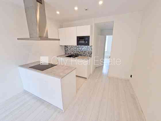 Фасадный дом, реновированный дом, закрытый двор, вход с улицы и со двора, Rīga