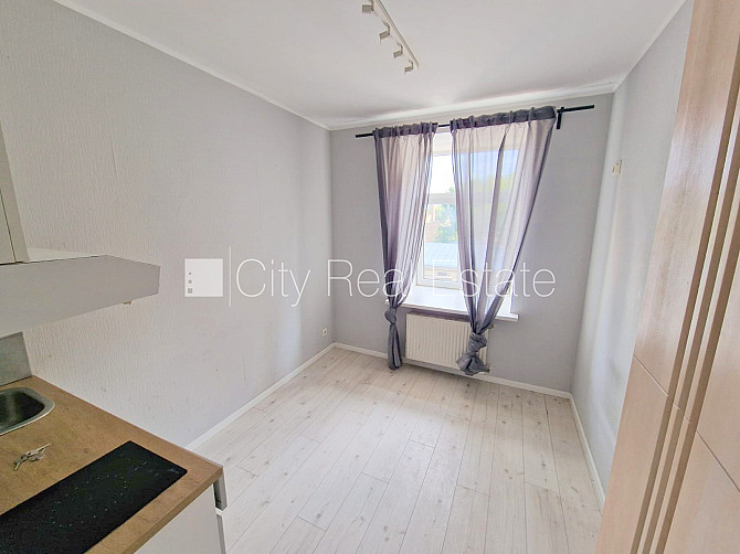 Fasādes māja, renovēta māja, ieeja no ielas un pagalma, kāpņu telpa pēc kosmētiskā Rīga - foto 2