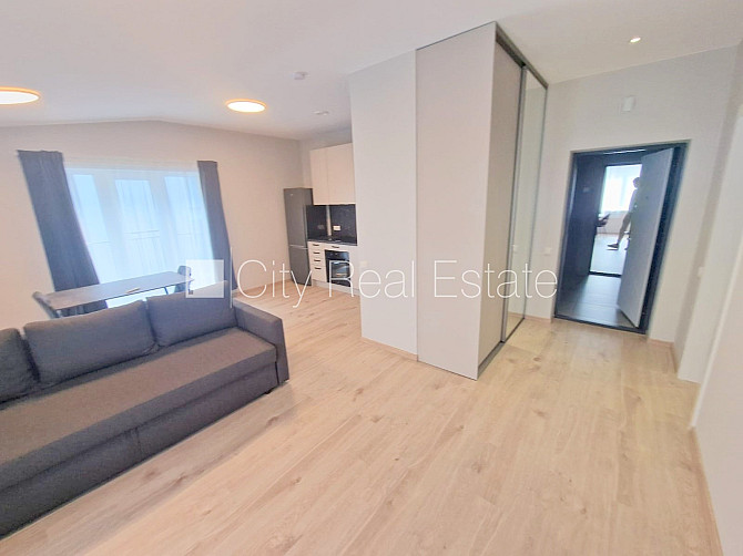 Фасадный дом, реновированный дом, закрытый двор, территория обнесена забором, Рига - изображение 11