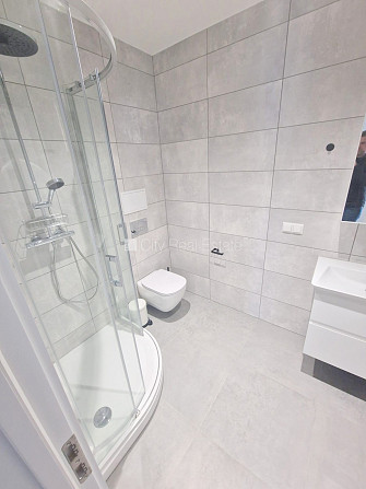 Фасадный дом, реновированный дом, закрытый двор, территория обнесена забором, Рига - изображение 16