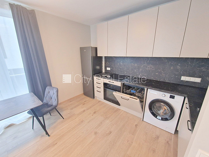 Фасадный дом, реновированный дом, закрытый двор, территория обнесена забором, Рига - изображение 9