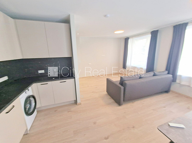 Фасадный дом, реновированный дом, закрытый двор, территория обнесена забором, Рига - изображение 10