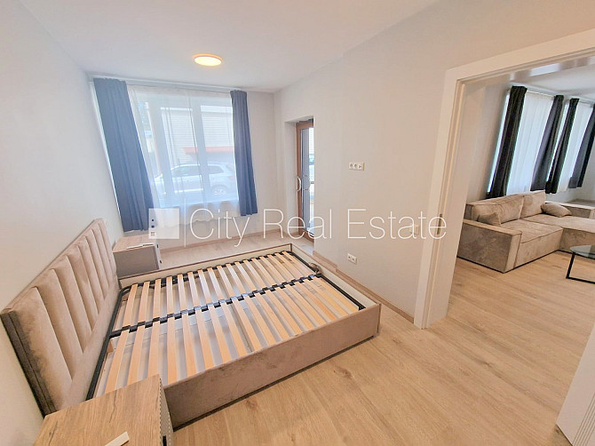 Фасадный дом, реновированный дом, закрытый двор, территория обнесена забором, Рига - изображение 9