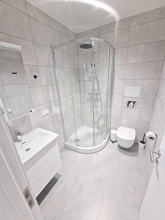 Фасадный дом, реновированный дом, закрытый двор, территория обнесена забором, Рига - изображение 14