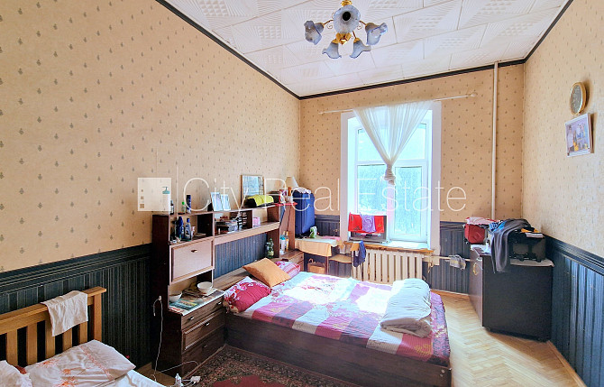 Фасадный дом, вход со двора, лестничная клетка после косметического ремонта, окна Рига - изображение 3