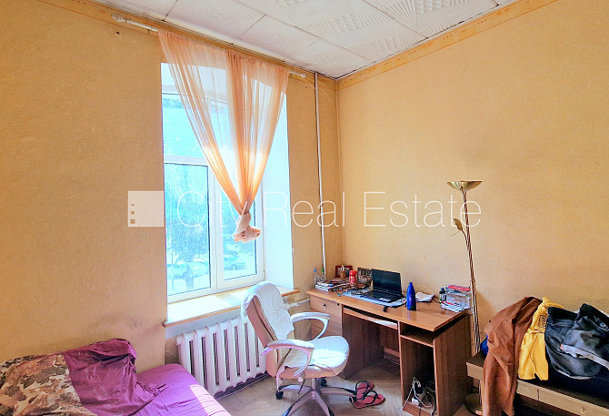 Фасадный дом, вход со двора, лестничная клетка после косметического ремонта, окна Рига - изображение 1