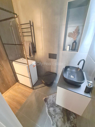 Фасадный дом, реновированный дом, закрытый двор, вход с улицы и со двора, Рига - изображение 11