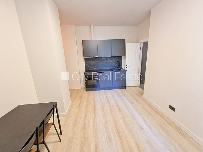 Фасадный дом, реновированный дом, закрытый двор, вход с улицы, лифт, лестничная Рига - изображение 2