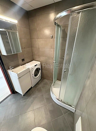 Фасадный дом, реновированный дом, закрытый двор, территория обнесена забором, Рига - изображение 9