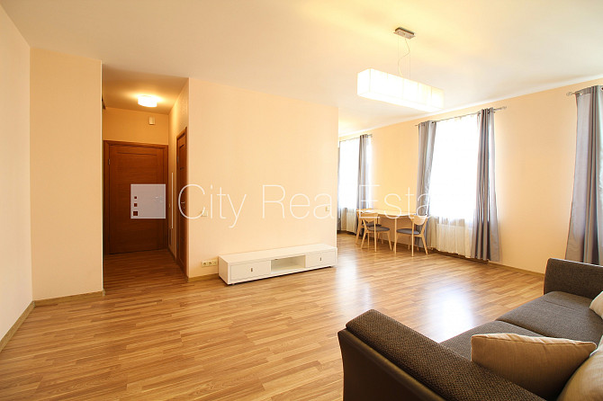 Реновированный дом, закрытый двор, вход со двора, лестничная клетка после Рига - изображение 1