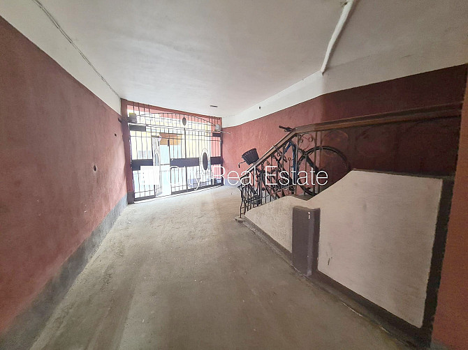 Фасадный дом, реновированный дом, закрытый двор, вход с улицы, лестничная клетка Рига - изображение 17