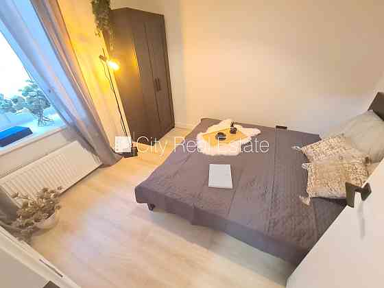 Здание во дворе, реновированный дом, закрытый двор, вход с улицы и со двора, Rīga