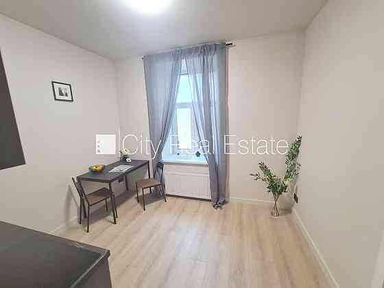 Здание во дворе, реновированный дом, закрытый двор, вход с улицы и со двора, Rīga