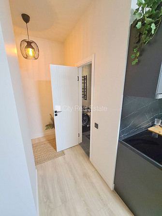 Здание во дворе, реновированный дом, закрытый двор, вход с улицы и со двора, Рига - изображение 11