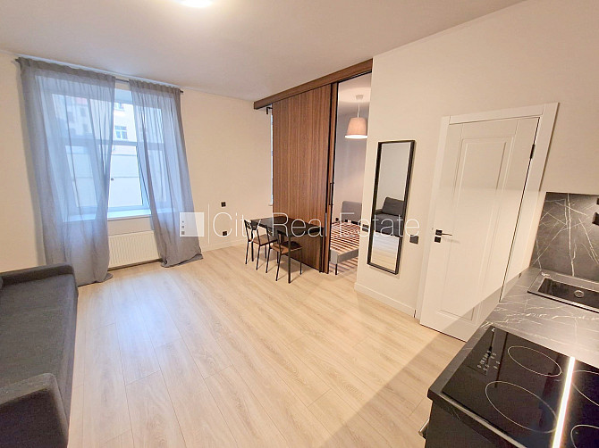 Фасадный дом, реновированный дом, закрытый двор, вход с улицы, лифт, лестничная Рига - изображение 5