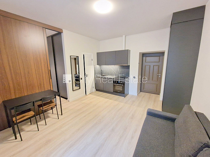 Фасадный дом, реновированный дом, закрытый двор, вход с улицы, лифт, лестничная Рига - изображение 1