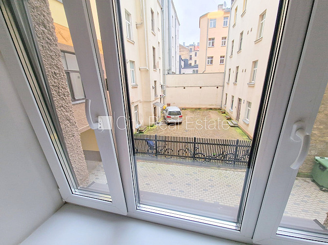 Фасадный дом, реновированный дом, закрытый двор, вход с улицы, лифт, лестничная Рига - изображение 14