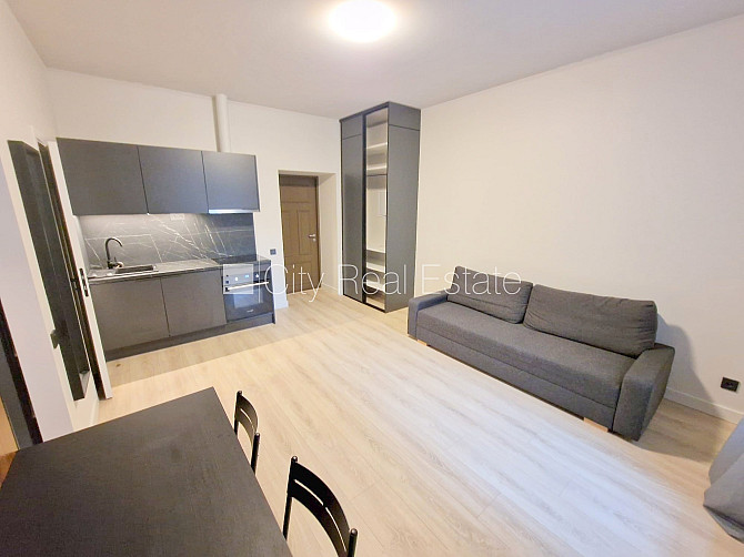 Фасадный дом, реновированный дом, закрытый двор, вход с улицы, лифт, лестничная Рига - изображение 6