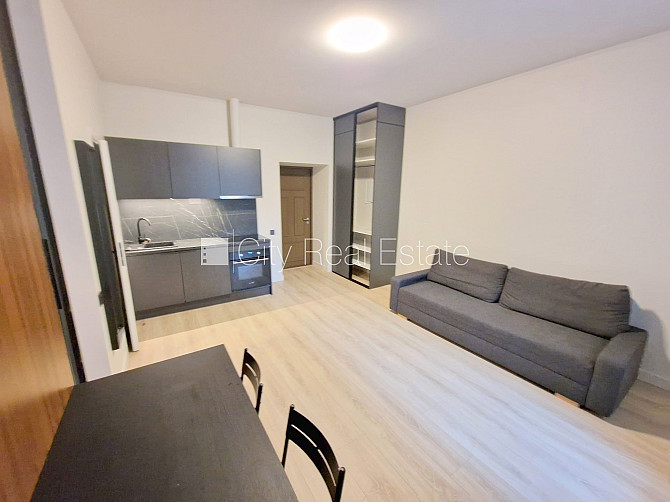 Фасадный дом, реновированный дом, закрытый двор, вход с улицы, лифт, лестничная Рига - изображение 8