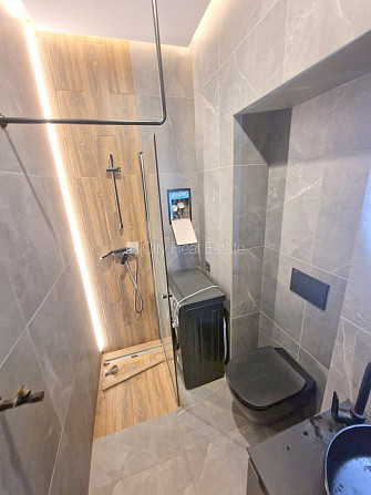 Фасадный дом, реновированный дом, закрытый двор, вход с улицы, лестничная клетка Рига - изображение 12