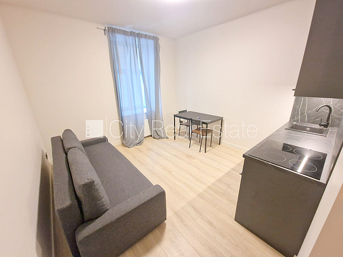 Фасадный дом, реновированный дом, закрытый двор, вход с улицы, лестничная клетка Рига - изображение 8