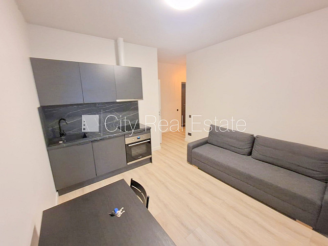 Фасадный дом, реновированный дом, закрытый двор, вход с улицы, лестничная клетка Рига - изображение 4