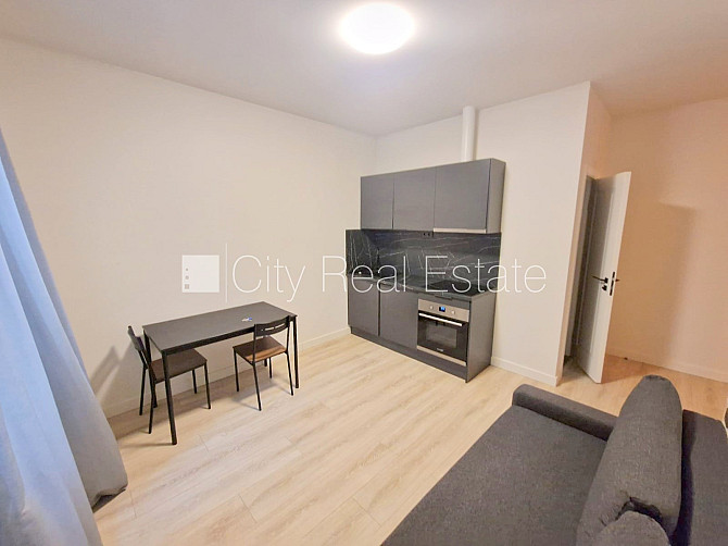 Фасадный дом, реновированный дом, закрытый двор, вход с улицы, лестничная клетка Рига - изображение 1