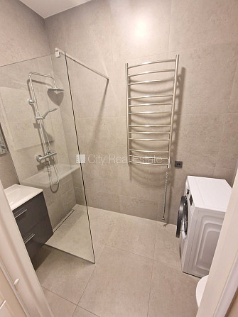 Здание во дворе, реновированный дом, закрытый двор, вход с улицы и со двора, Рига - изображение 10