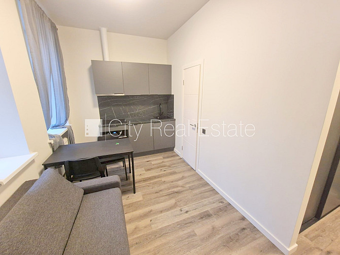 Здание во дворе, реновированный дом, закрытый двор, вход с улицы и со двора, Рига - изображение 3