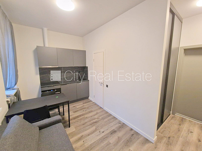 Здание во дворе, реновированный дом, закрытый двор, вход с улицы и со двора, Рига - изображение 2