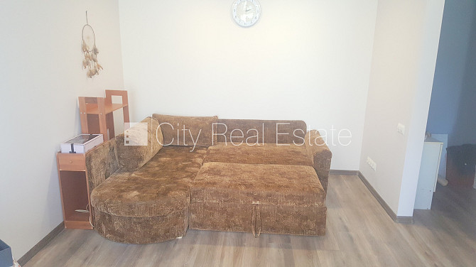 Фасадный дом, вход со двора, лестничная клетка после косметического ремонта, Рига - изображение 7