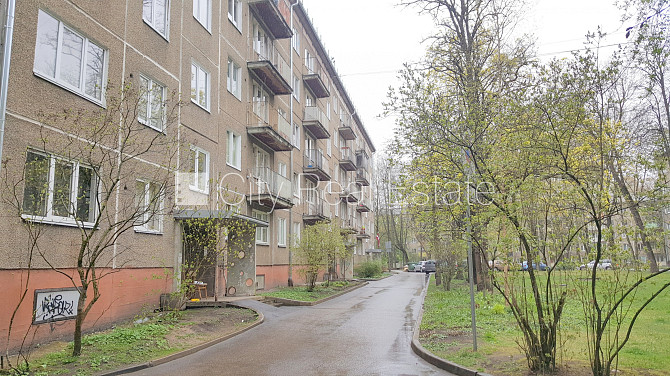 Фасадный дом, вход со двора, лестничная клетка после косметического ремонта, Рига - изображение 14